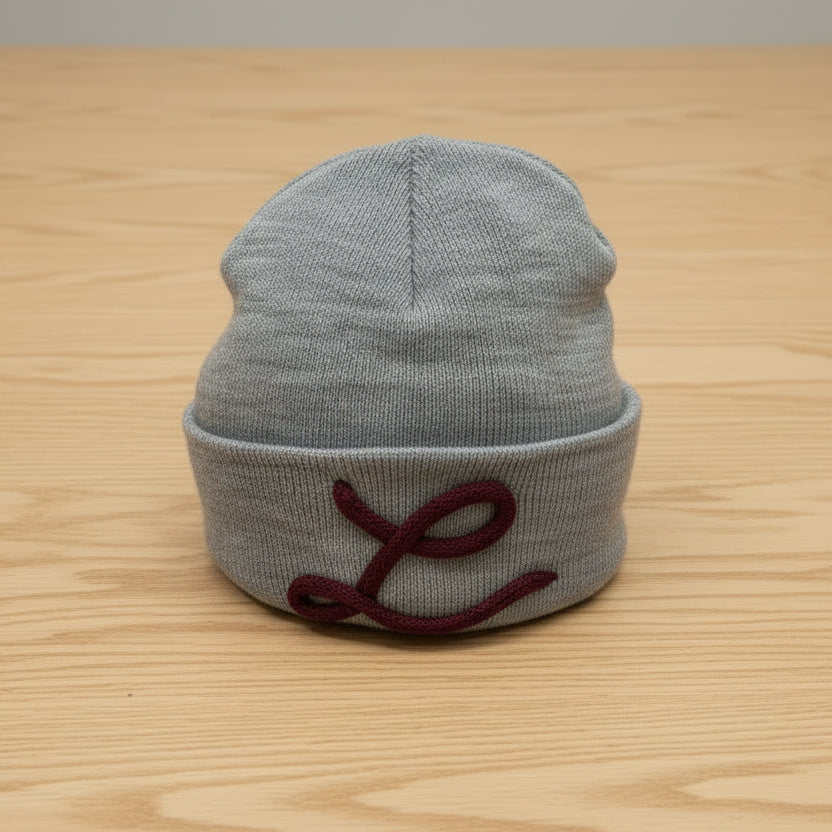 Berretto con iniziale in Tricotin