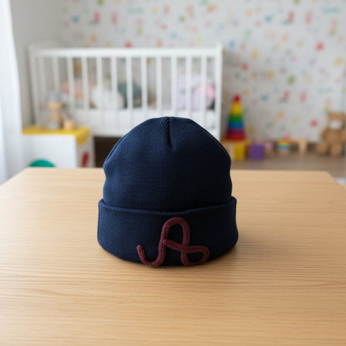 Berretto con iniziale in Tricotin